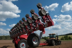 Hans_Auinger_08_HORSCH_Maestro_24.70-SW_Einzelkornsämaschine_24-reihig__CHALLENGER_MT765C__D700_65125_LR